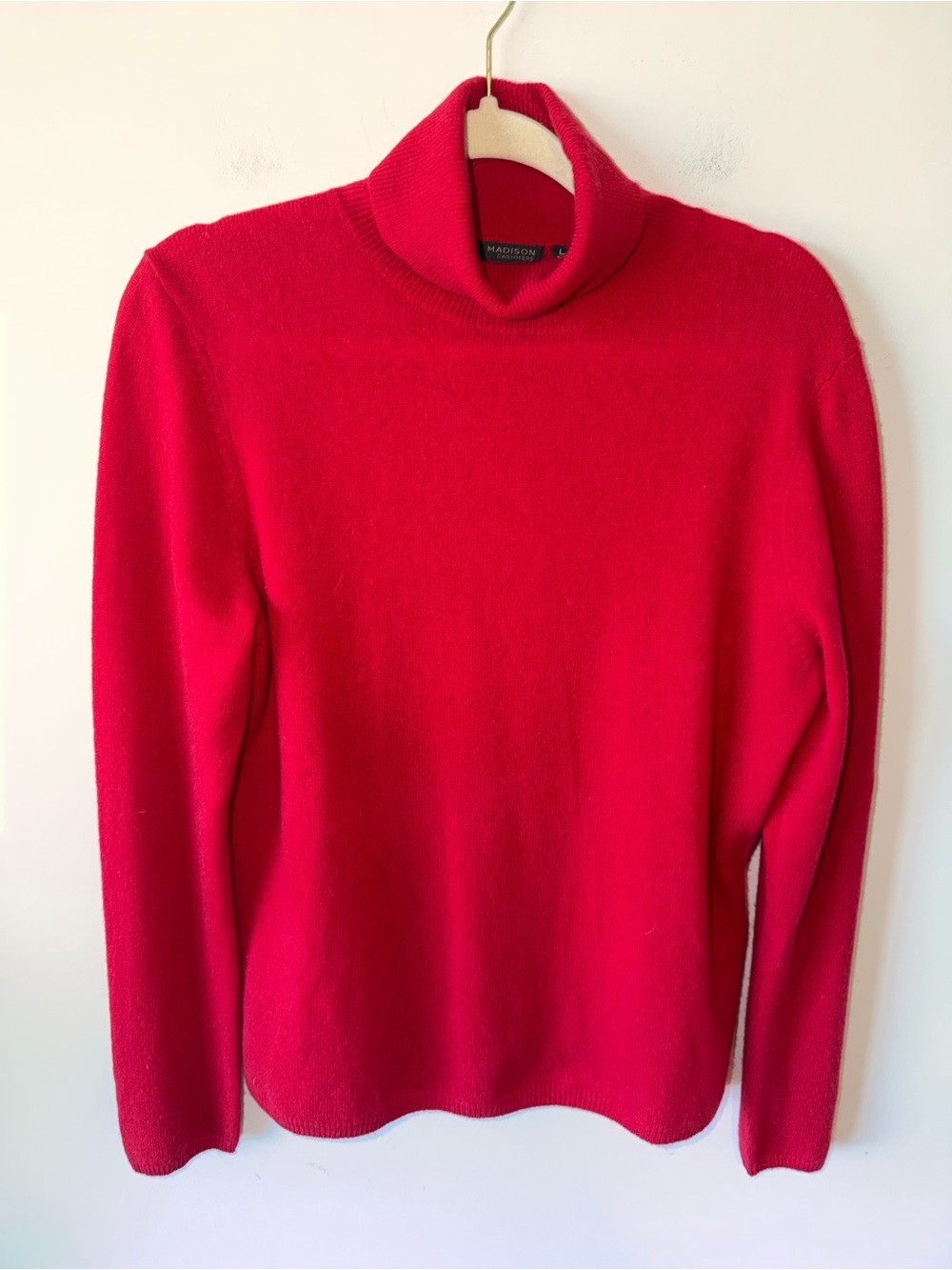 Madison Cashmere 100% Cashmere Turtleneck Sweater in Bright Red